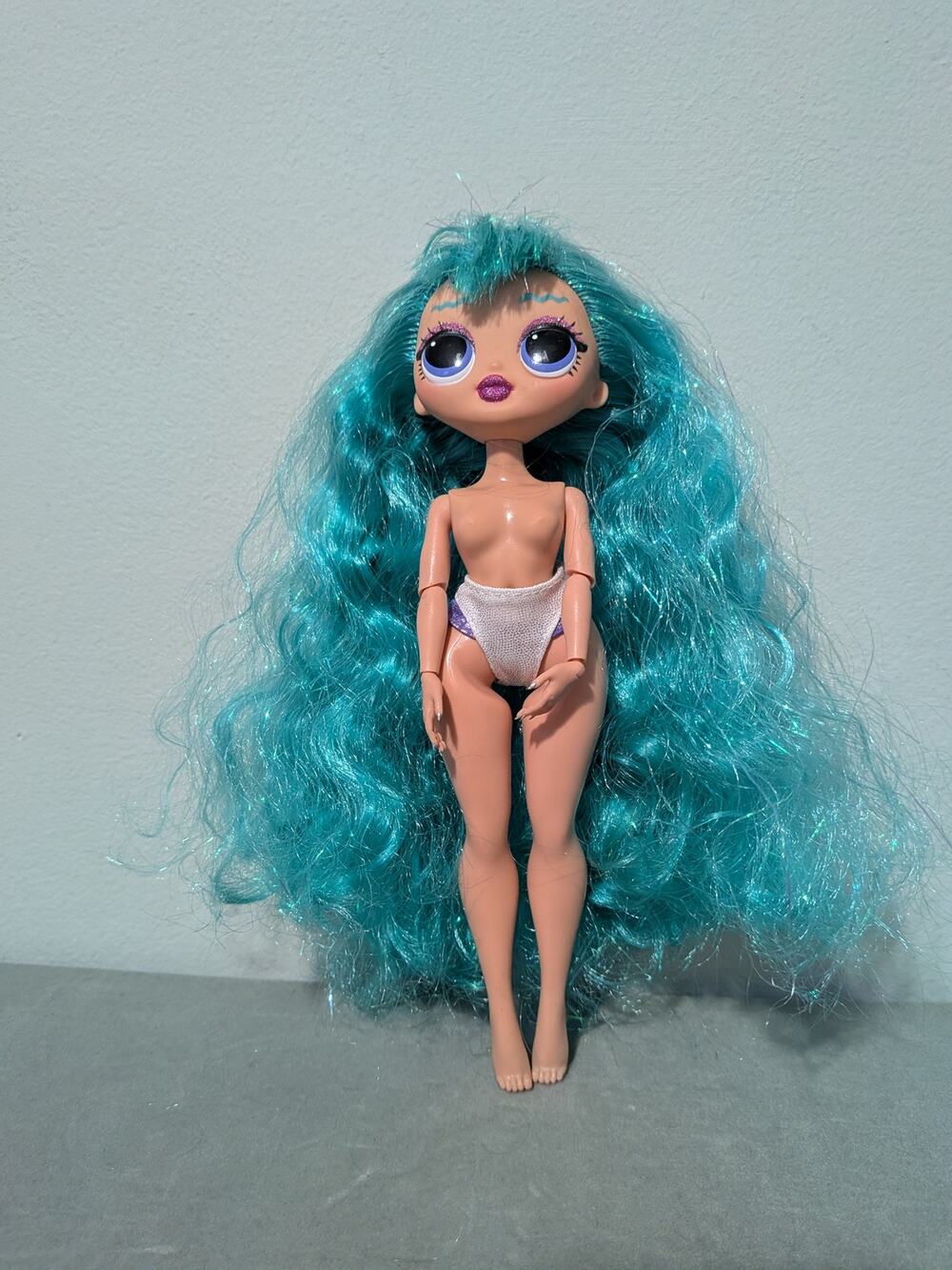 OMG Lol Surprise Cosmic Nova Fashion Doll 9” Teal Glitter Hair